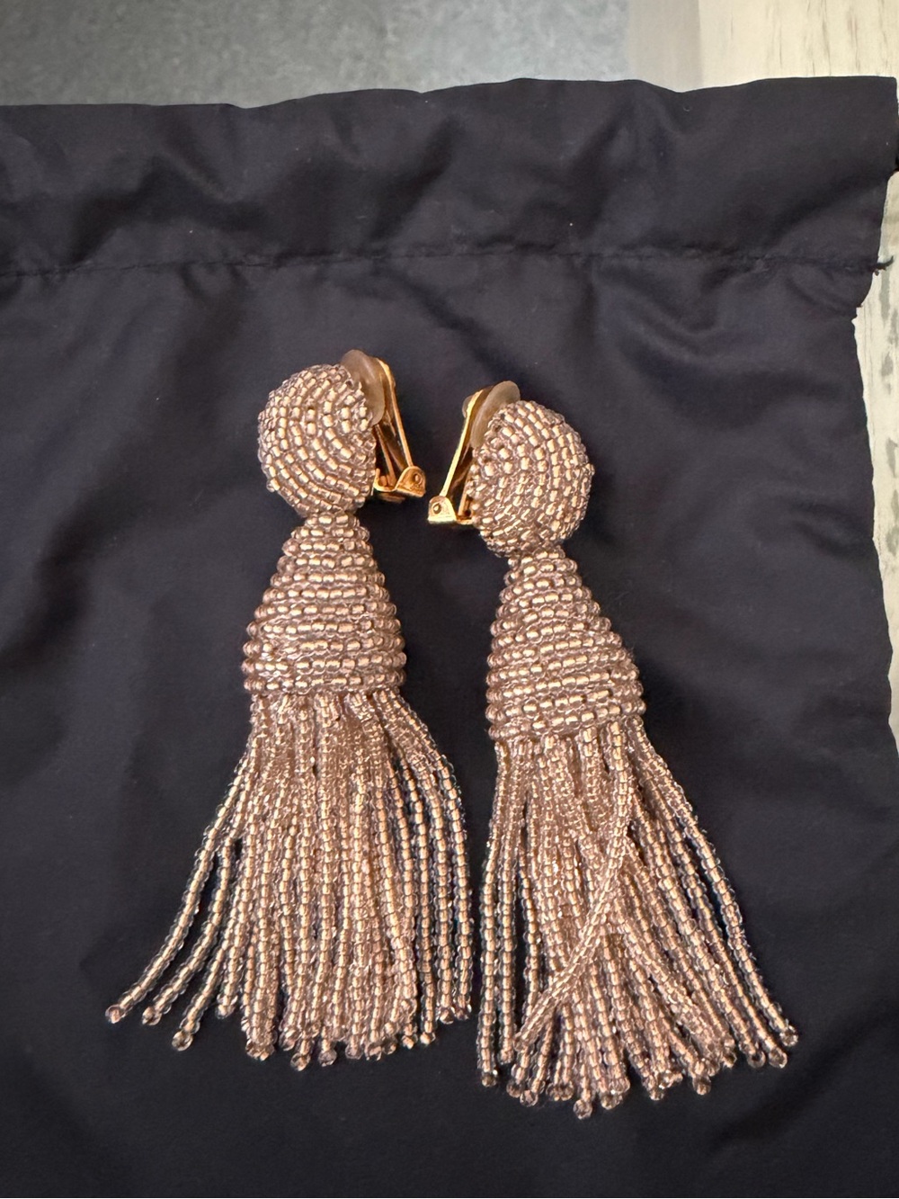 Oscar De La Renta classic short tassel drop clip earrings